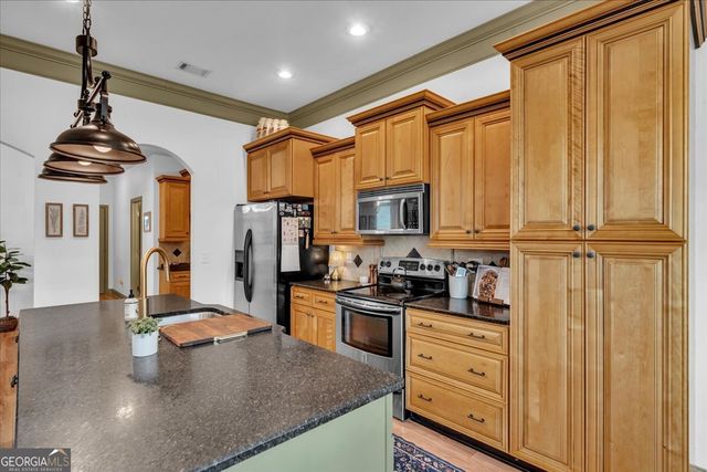 200 Greythorne Drive, Kathleen, GA 31047