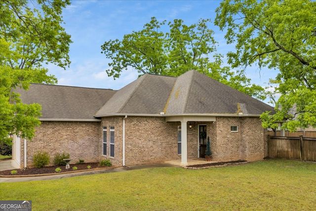 200 Greythorne Drive, Kathleen, GA 31047