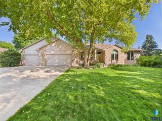6908 W Stoney Creek St, Sioux Falls, SD 57106