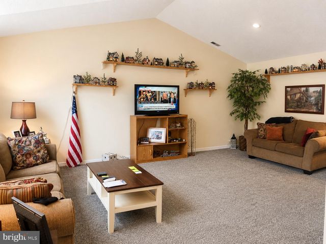 526 TRINIDAD BLVD, Williamstown, NJ 08094