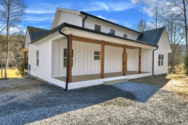 584 Brannon Nix Road, Young Harris, GA 30582