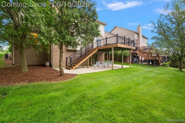 1043 River Mist Drive, Rochester, MI 48307