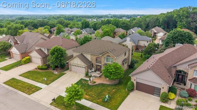 1043 River Mist Drive, Rochester, MI 48307