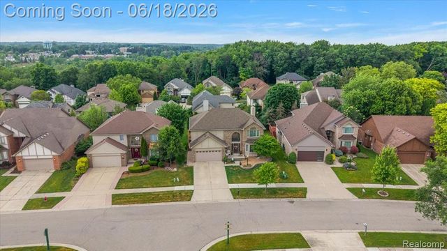 1043 River Mist Drive, Rochester, MI 48307