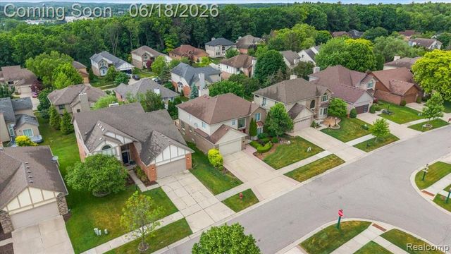 1043 River Mist Drive, Rochester, MI 48307