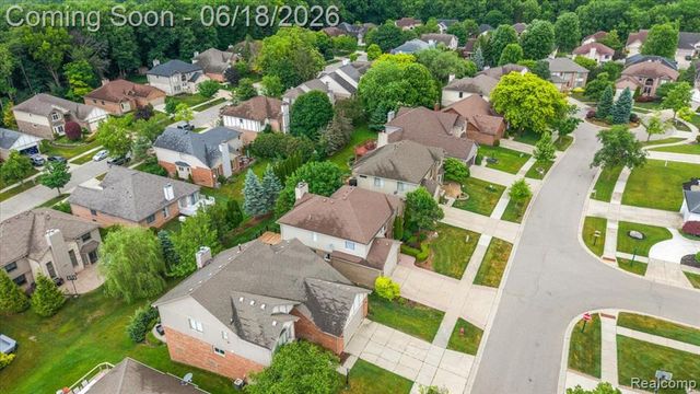1043 River Mist Drive, Rochester, MI 48307