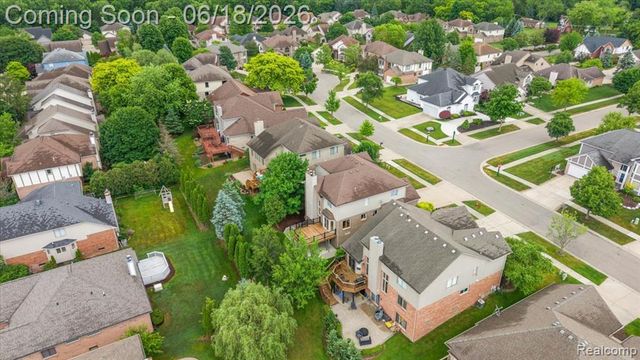 1043 River Mist Drive, Rochester, MI 48307