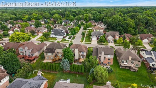 1043 River Mist Drive, Rochester, MI 48307