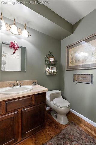 1043 River Mist Drive, Rochester, MI 48307