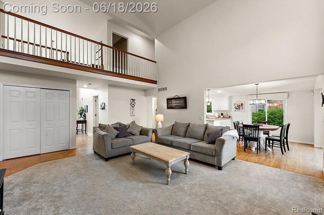 1043 River Mist Drive, Rochester, MI 48307