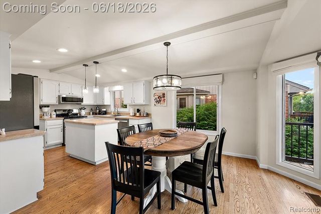 1043 River Mist Drive, Rochester, MI 48307