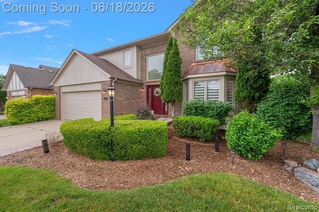 1043 River Mist Drive, Rochester, MI 48307