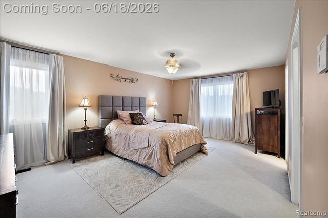 1043 River Mist Drive, Rochester, MI 48307