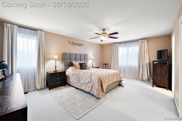 1043 River Mist Drive, Rochester, MI 48307