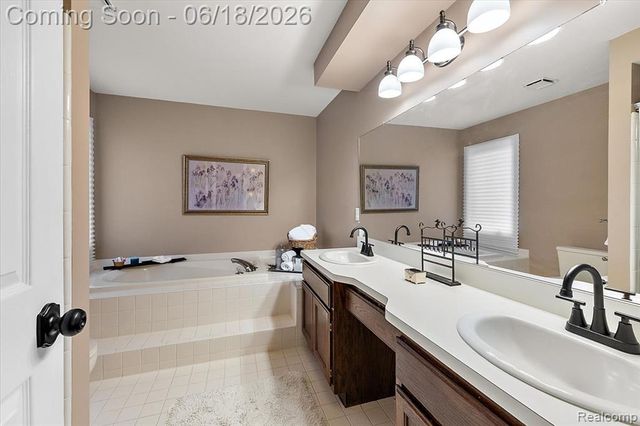 1043 River Mist Drive, Rochester, MI 48307