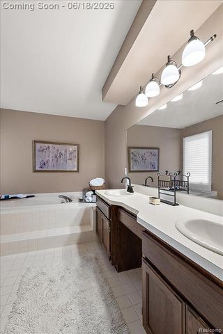 1043 River Mist Drive, Rochester, MI 48307