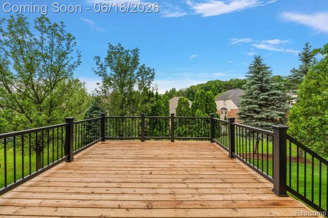1043 River Mist Drive, Rochester, MI 48307