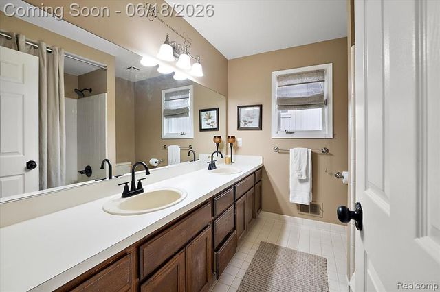 1043 River Mist Drive, Rochester, MI 48307
