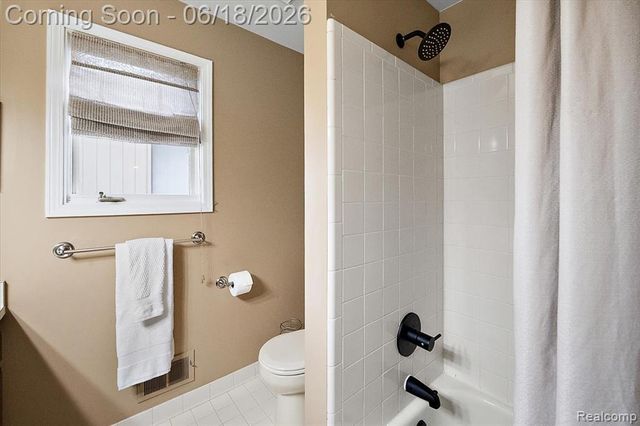 1043 River Mist Drive, Rochester, MI 48307
