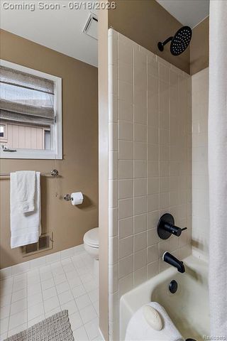 1043 River Mist Drive, Rochester, MI 48307
