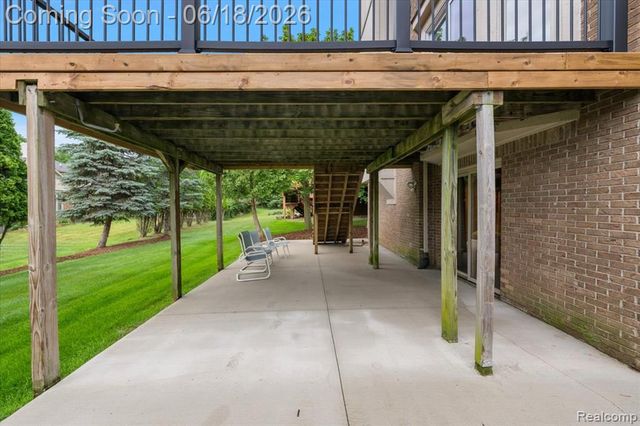 1043 River Mist Drive, Rochester, MI 48307
