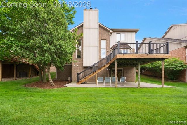 1043 River Mist Drive, Rochester, MI 48307