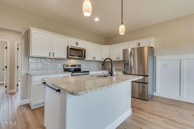 225 Old Stage Road, Johnson City, TN 37615