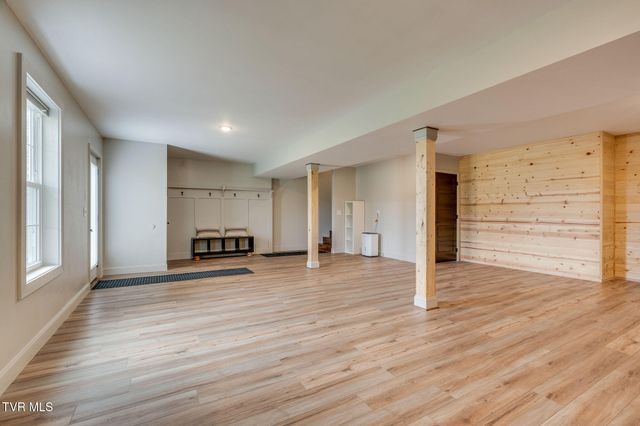 225 Old Stage Road, Johnson City, TN 37615