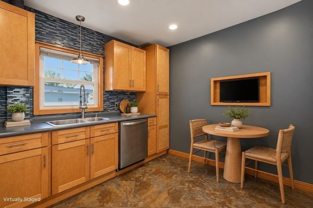 75 Gardner Ave, Attleboro, MA 02703