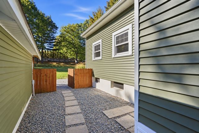 75 Gardner Ave, Attleboro, MA 02703