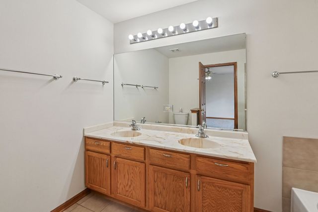 354 Vaughn Circle, Aurora, IL 60502