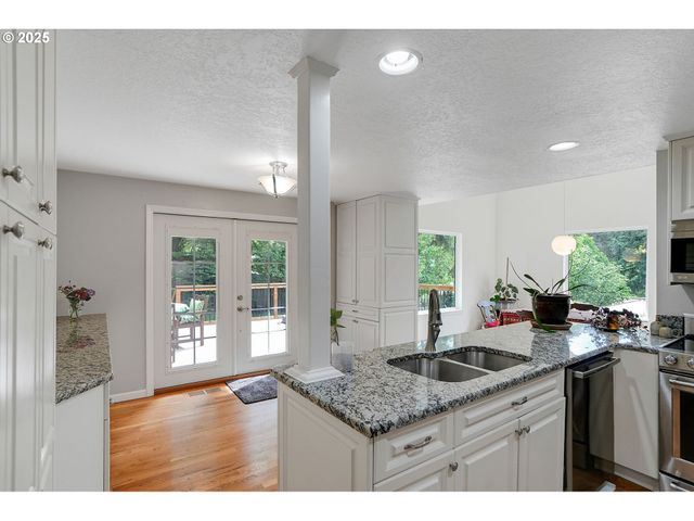 1946 ROBERTA Ave S, Salem, OR 97301