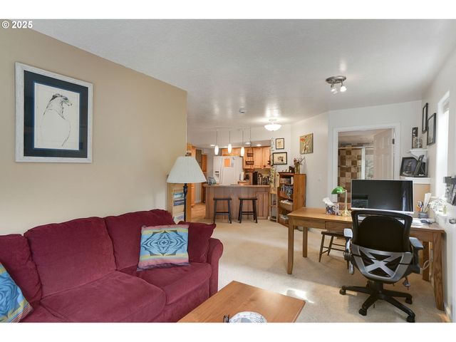 1946 ROBERTA Ave S, Salem, OR 97301