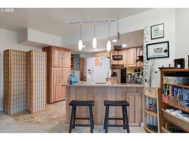 1946 ROBERTA Ave S, Salem, OR 97301