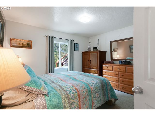 1946 ROBERTA Ave S, Salem, OR 97301