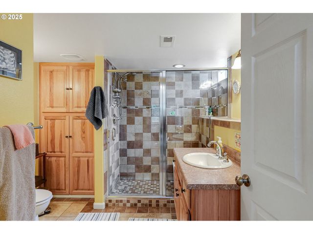 1946 ROBERTA Ave S, Salem, OR 97301