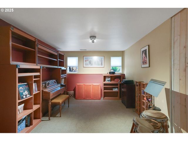 1946 ROBERTA Ave S, Salem, OR 97301