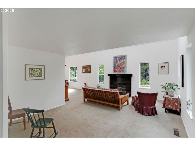 1946 ROBERTA Ave S, Salem, OR 97301