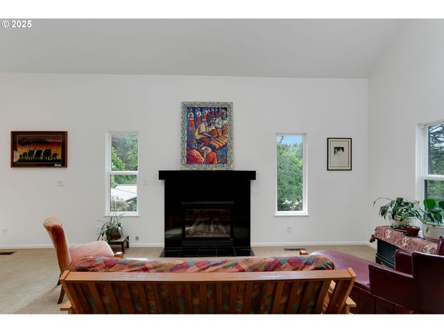 1946 ROBERTA Ave S, Salem, OR 97301