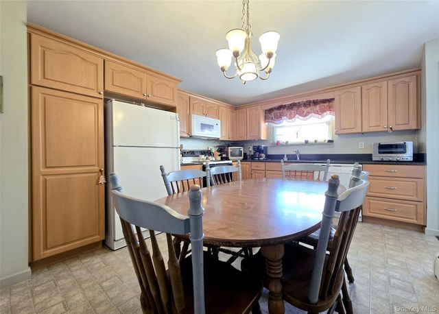 38 Woodbury Road, Farmingville, NY 11738