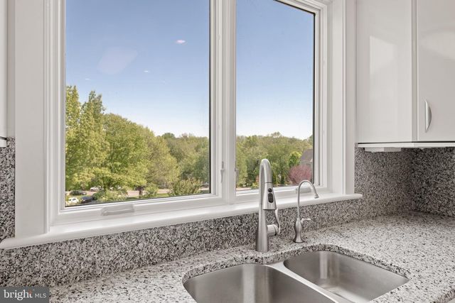 23 DEERFIELD RD, Lancaster, PA 17603