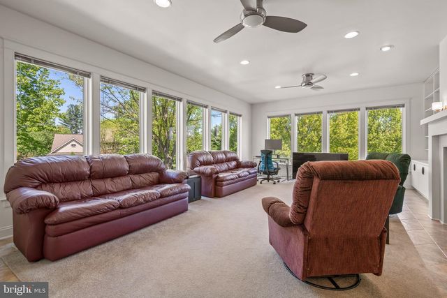23 DEERFIELD RD, Lancaster, PA 17603