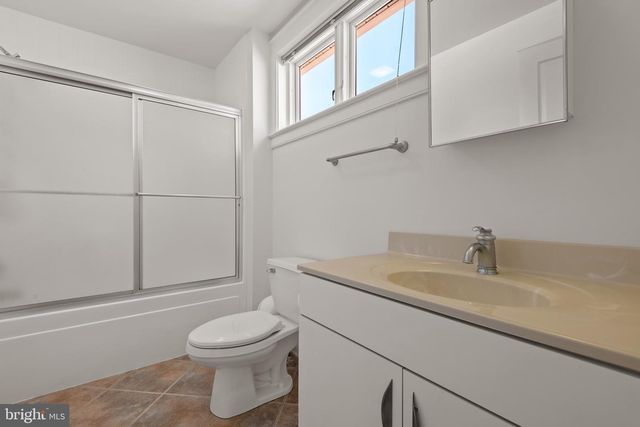 23 DEERFIELD RD, Lancaster, PA 17603