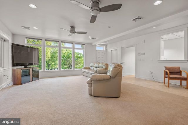 23 DEERFIELD RD, Lancaster, PA 17603