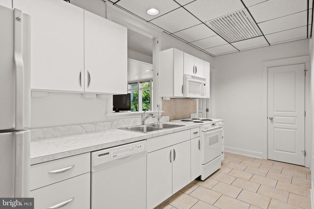 23 DEERFIELD RD, Lancaster, PA 17603