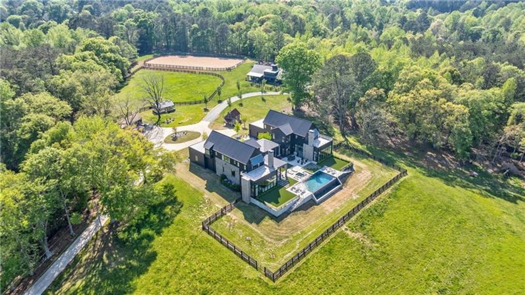 Image 3 of property listing at 14200 Hopewell Road, Milton, GA 30004