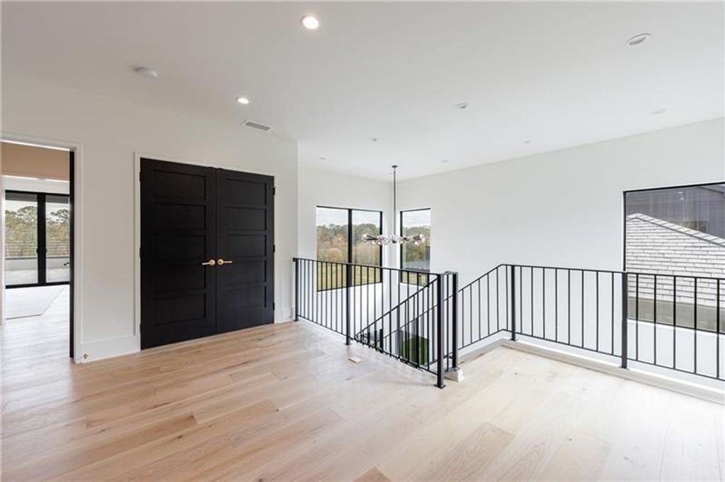 Image 33 of property listing at 14200 Hopewell Road, Milton, GA 30004