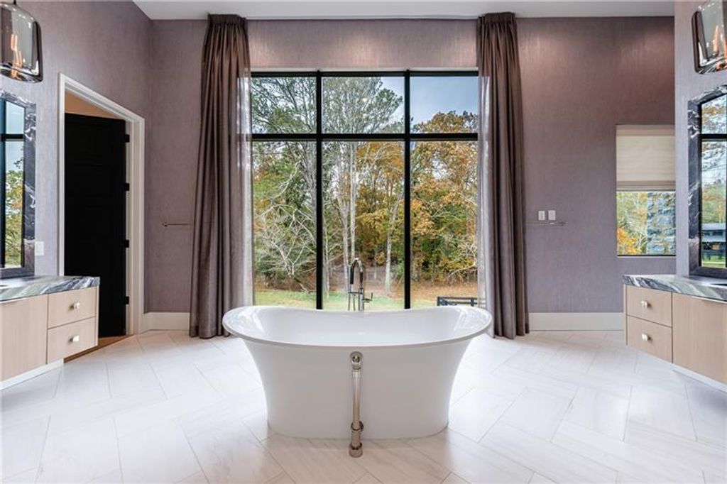 Image 39 of property listing at 14200 Hopewell Road, Milton, GA 30004