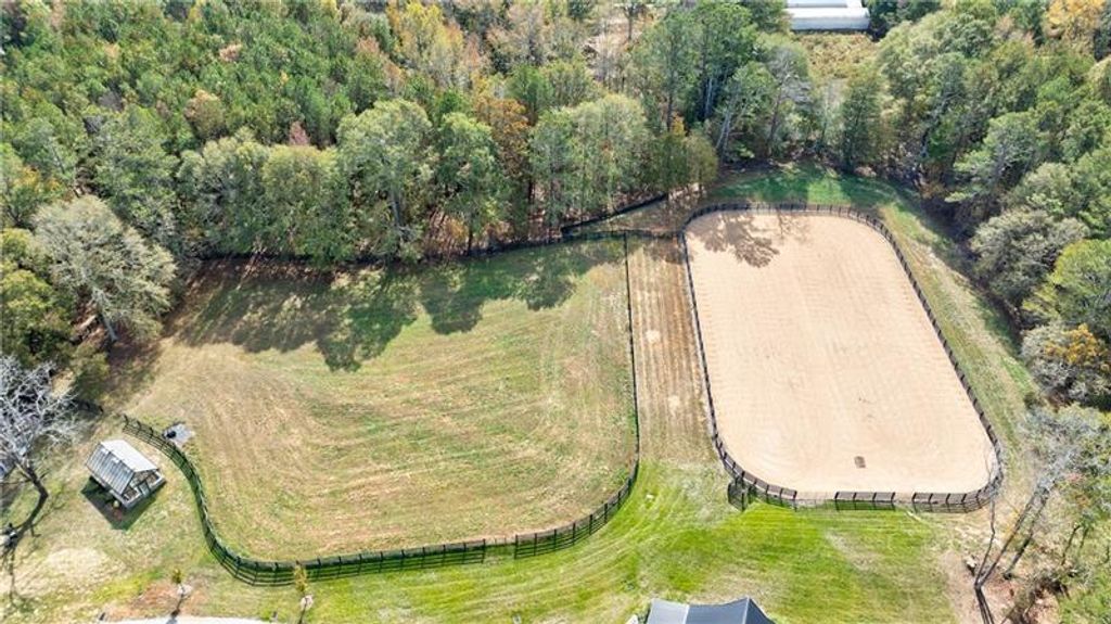 Image 90 of property listing at 14200 Hopewell Road, Milton, GA 30004