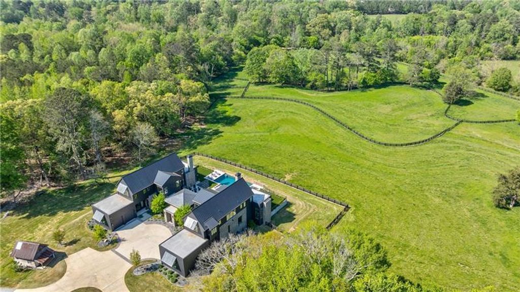 Image 92 of property listing at 14200 Hopewell Road, Milton, GA 30004